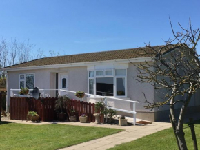 Moneydarragh Cottage with uninterrupted mountain and sea views